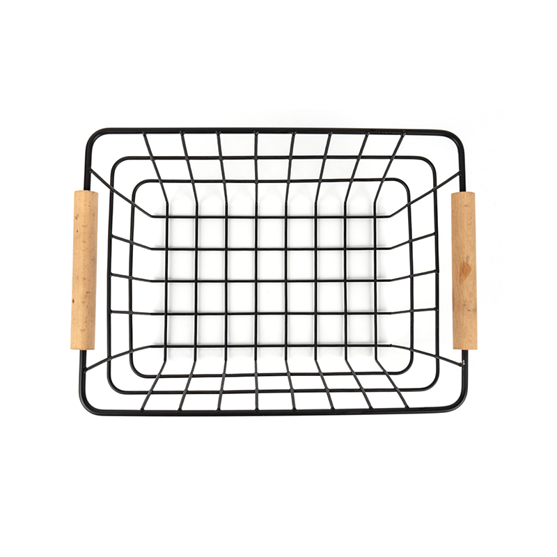 سبدهای سیمی با دسته چوبی برای آشپزخانه و انباری