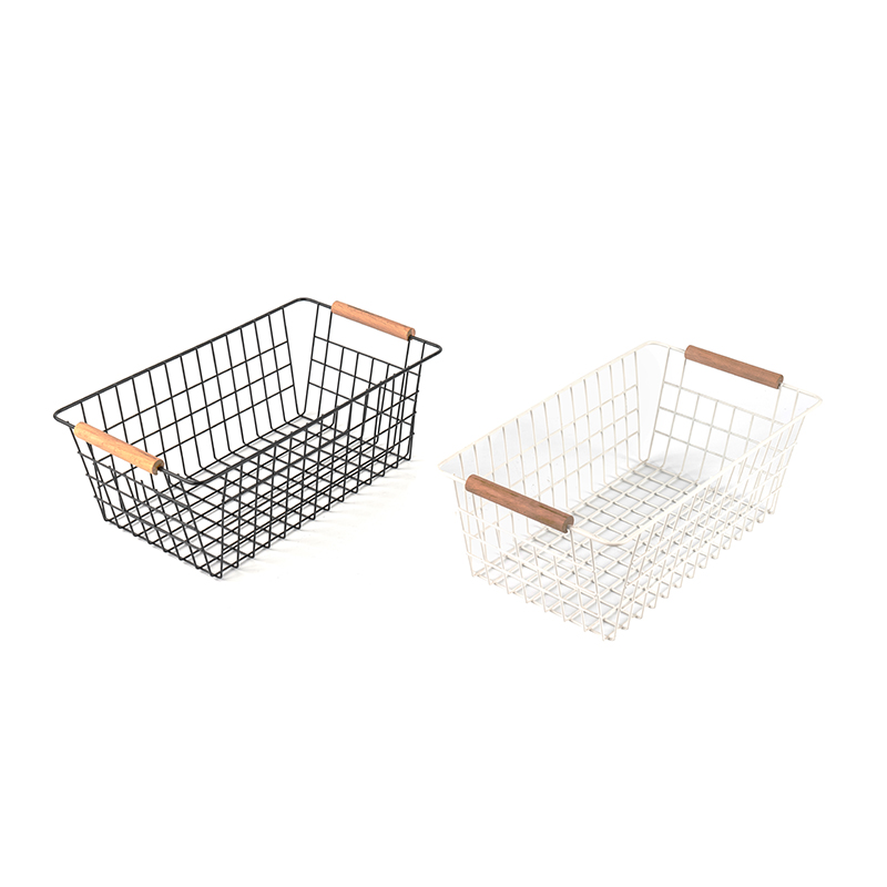 سبد نگهداری با دسته چوبی