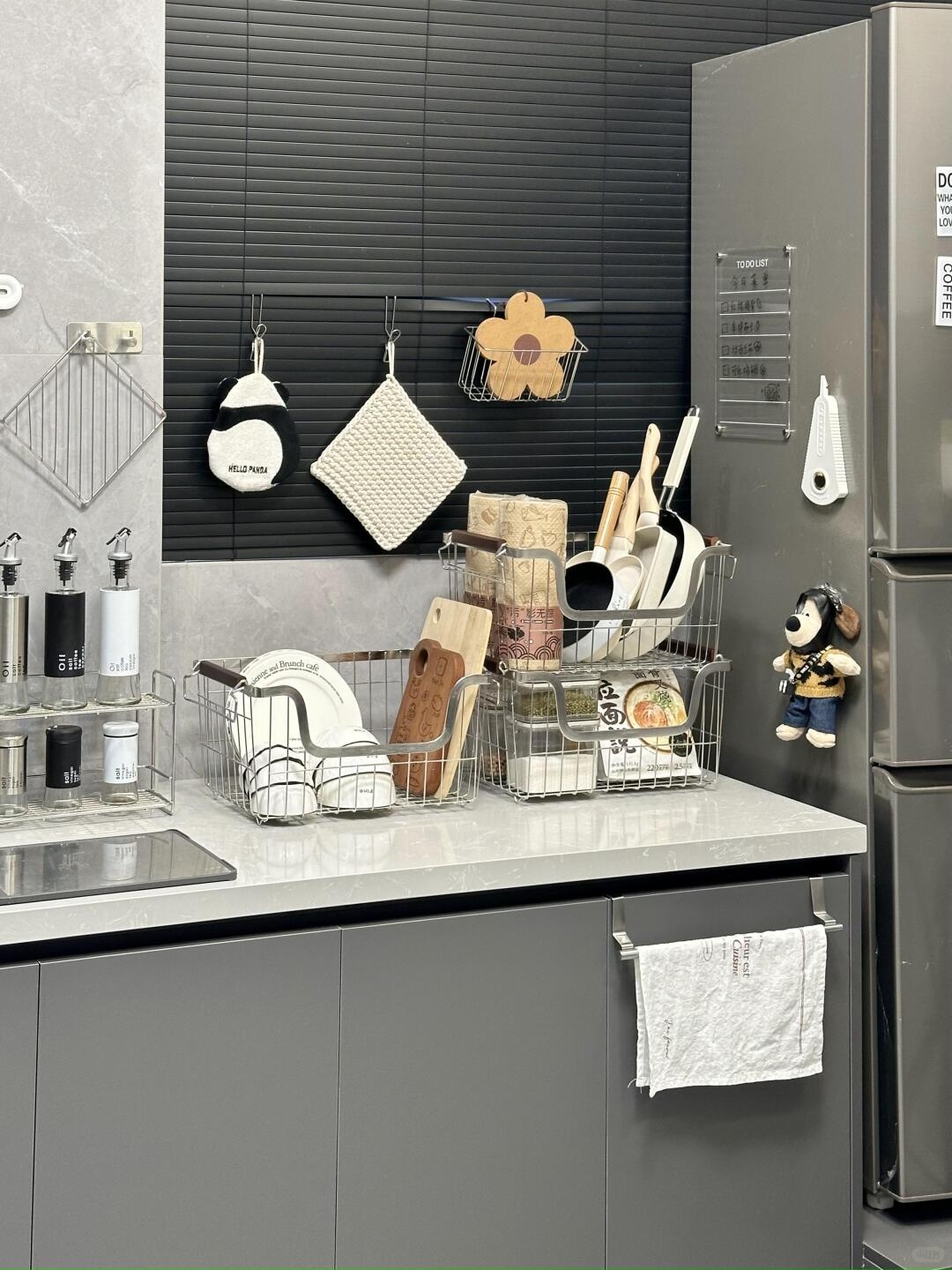 A Must for Small Apartments! چگونه یک قفسه فلزی دیواری انتخاب کنیم که باربر و بادوام باشد؟